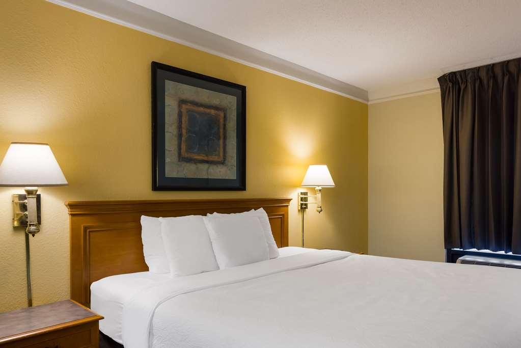 Econo Lodge Джорджтаун Номер фото