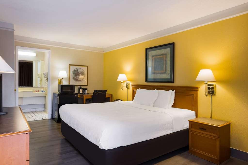 Econo Lodge Джорджтаун Номер фото
